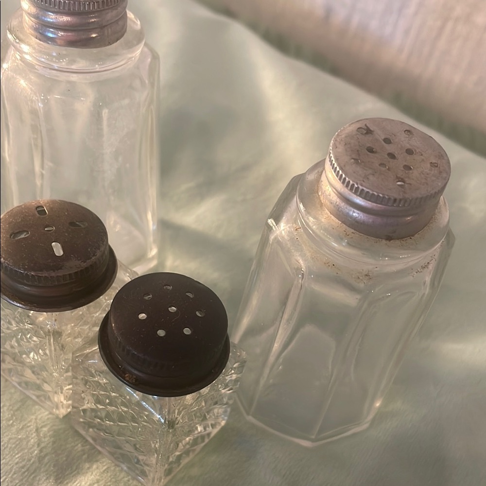 Set of Clear Glass Shakers vintage - Picture 2 of 4